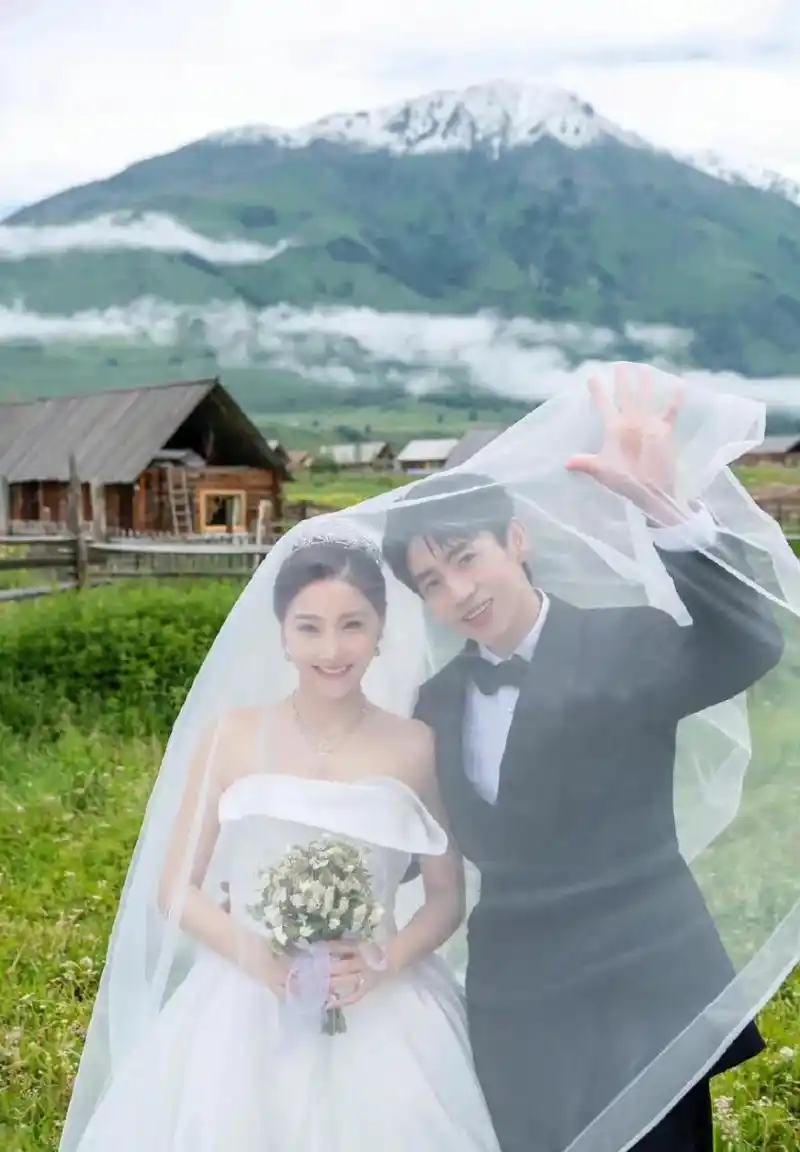 魏晨和于玮15年的爱情长跑终于结束,两人从大学的少年一直走到而立之