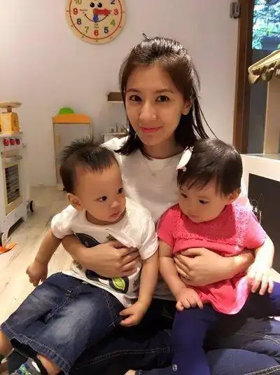 孙志浩对贾静雯的态度再看对现任妻子的态度网友还好离得早