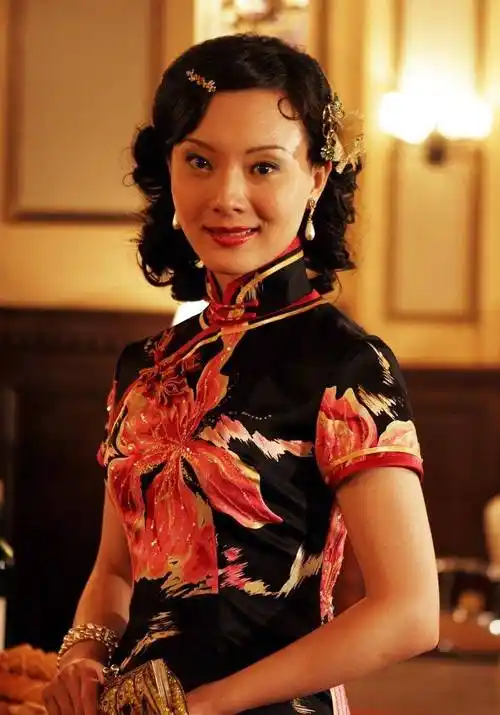 比如《暗算》里的黄依依,《倾城之恋