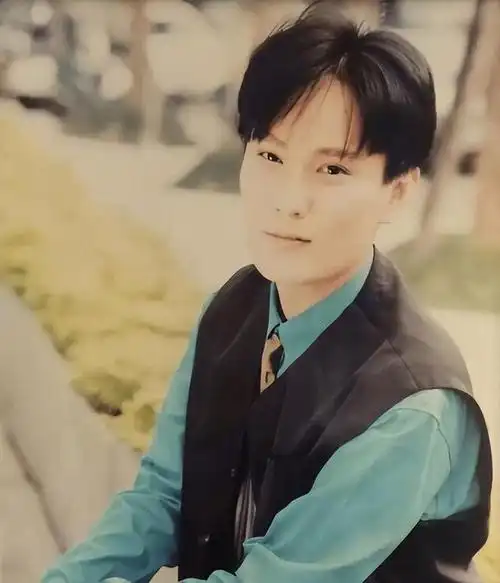 事实已然证明,"无妻无子"的张信哲,已然踏上了另一条人生征途