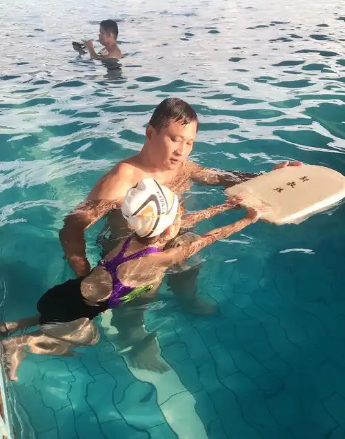 郑教练游泳培训班开始招生