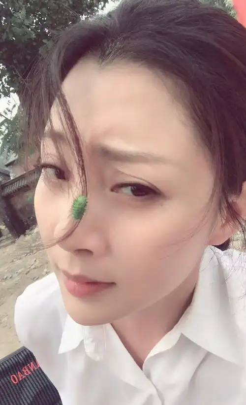 殷桃晒素颜自拍