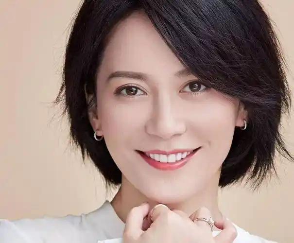 50岁俞飞鸿素颜皮肤紧致状态好 美貌秘笈原来是这3点_保养_明星_心态