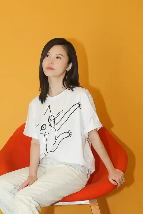 杨子姗助力共青团援鄂直播连线薇娅为湖北带货