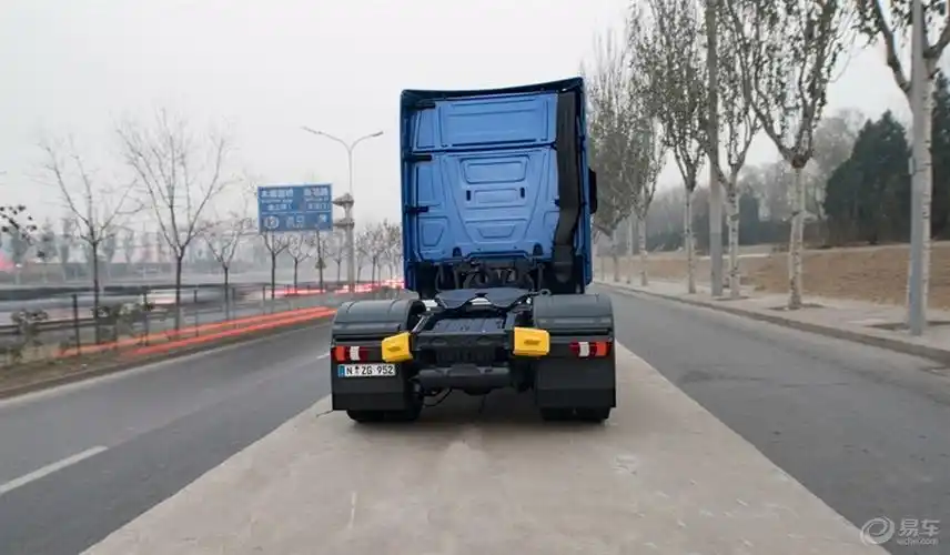 1:18 奔驰 benz actros fh25 拖头