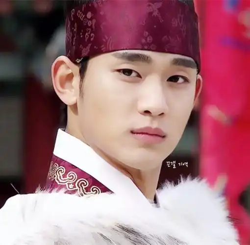 都敏俊是金秀贤饰演的一个角色. 该角色出自韩剧《来自星星的你》