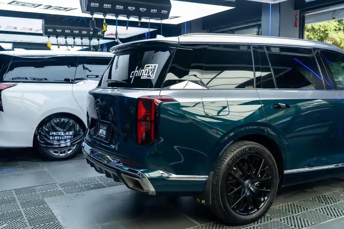 传祺gs8双拼色车衣拼改色.这样的颜色即有特色又可以保护车漆!