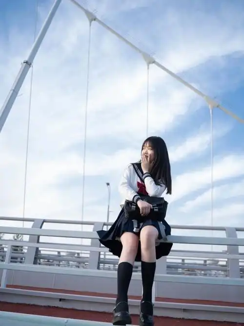 水手服姿势少女的定义从来不是年轻漂亮