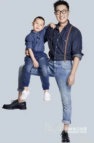 "linda 竣"鬼马登封面 林永健大秀亲子装