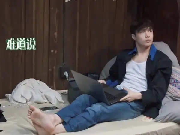 《向往》张艺兴第一次传出负面评价,没帮忙擦狗尿,就那么罪恶吗