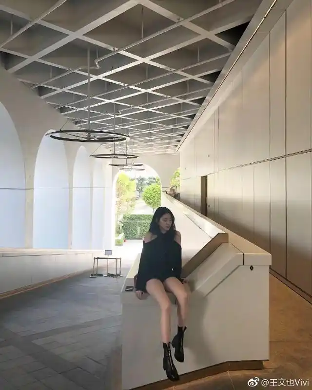 华谊千金王文也晒生日照,21岁活成公主的模样