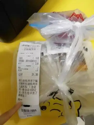 杭州急诊科医生半夜差点就哭了,只因为外卖小哥送错.