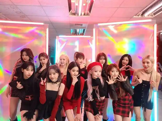 izone绽放的七彩光芒:三位成员闪耀音乐舞台,逆袭正当时!