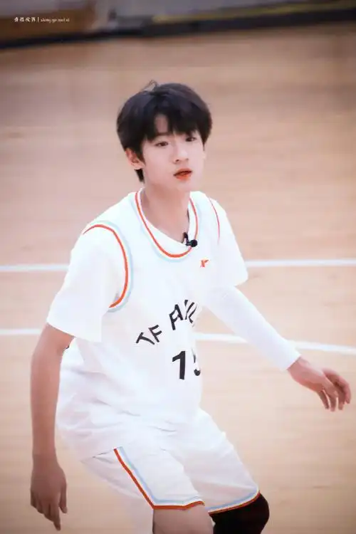 2022tf家族夏日运动会本周末上线#期待篮球场上的15号队员张峻豪