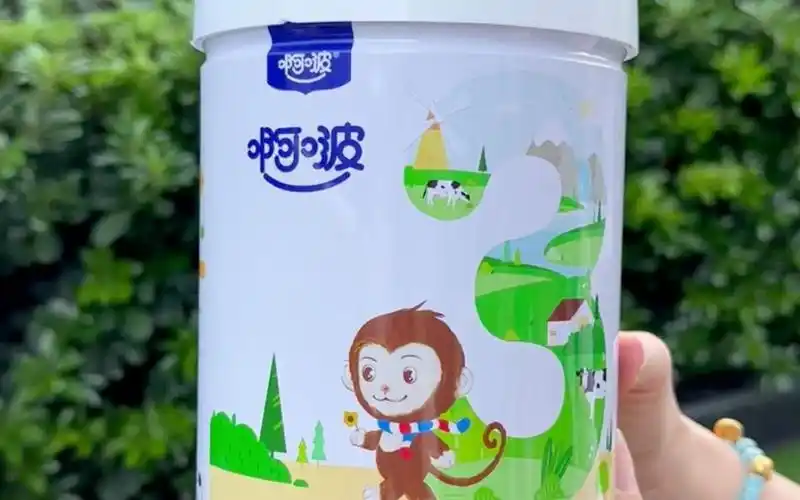 圣龙啊啵配方奶粉,三重保护因子,呵护成长!
