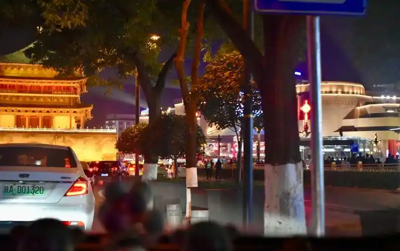 摄影小白努力中94#街景随拍 #城市的夜晚 - 抖音