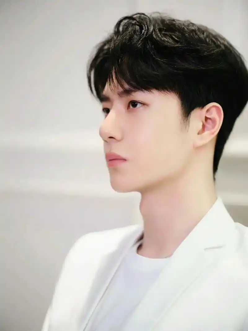 王一博 白色西装 干净清爽翩翩少年78 - 抖音