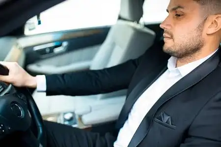 开车打电话图片