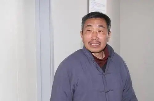 他是国家一级演员4岁看上现任妻子结婚38年0绯闻恩爱至今