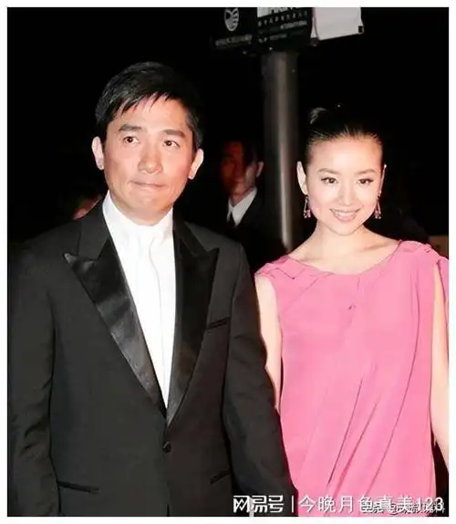 2003年,董洁出演梁朝伟主演的电影《地下铁》,作为女配身份,她却能和