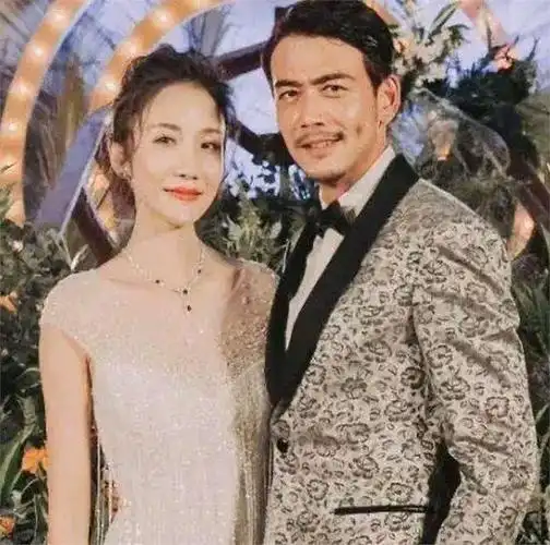 杨烁一段婚姻两个孩子没有不忠诚女网红和妻子恩爱至今