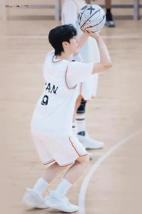 严浩翔夏日运动会饭拍生图##严浩翔 音轨成诗十八拍##tf家族夏日远