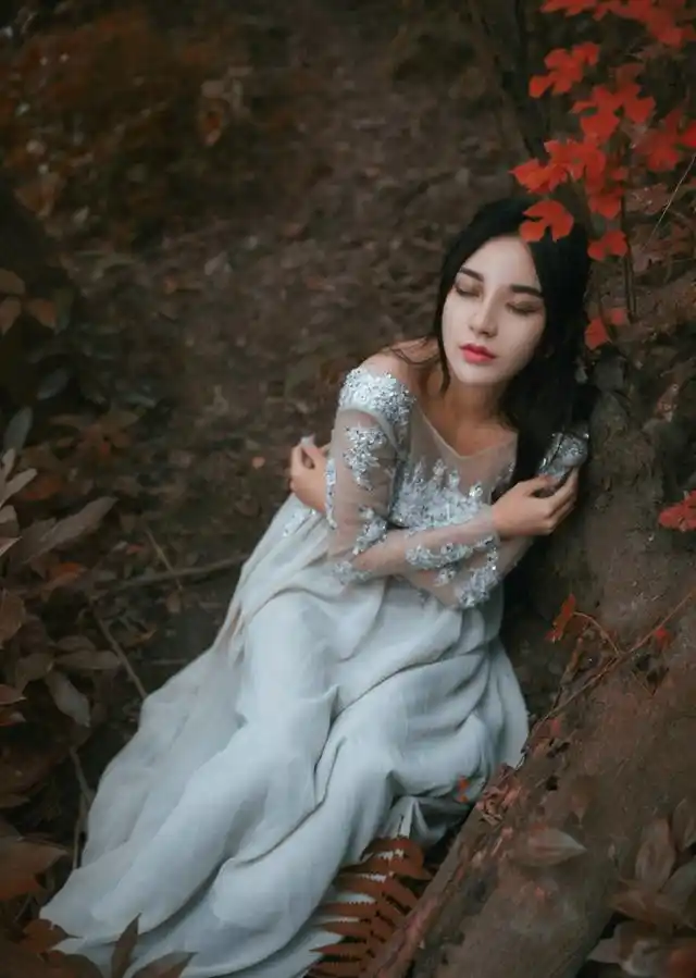 森林美女气质唯美写真森系清纯摄影美女图