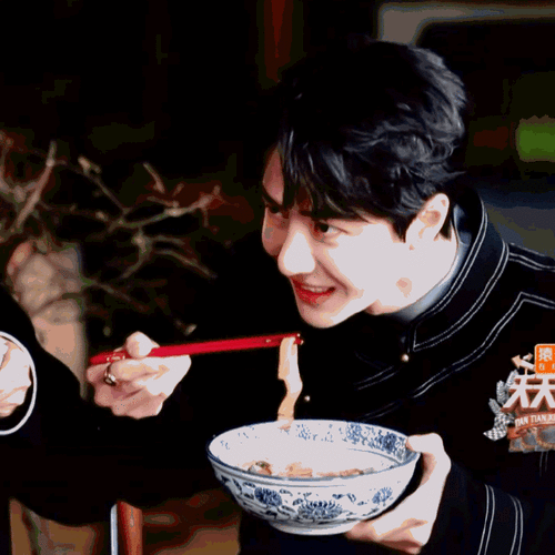 王一博 你吃饭小口一点