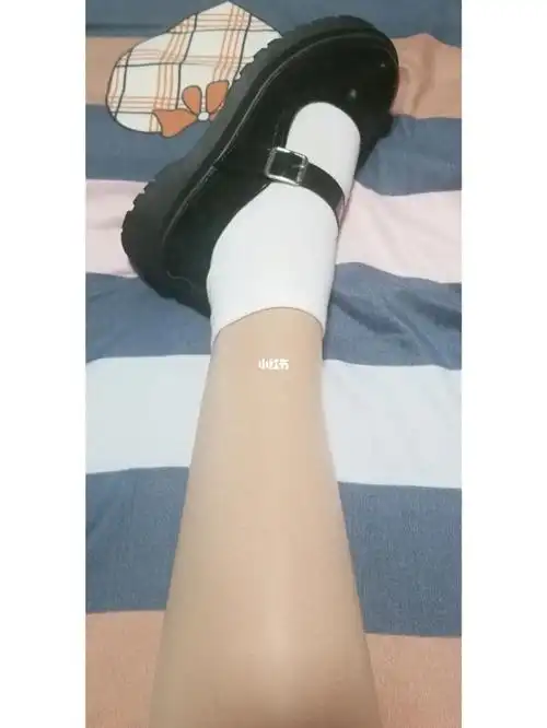 白袜小皮鞋yyds3