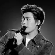 唱歌的李易峰qq头像,男生头像图片