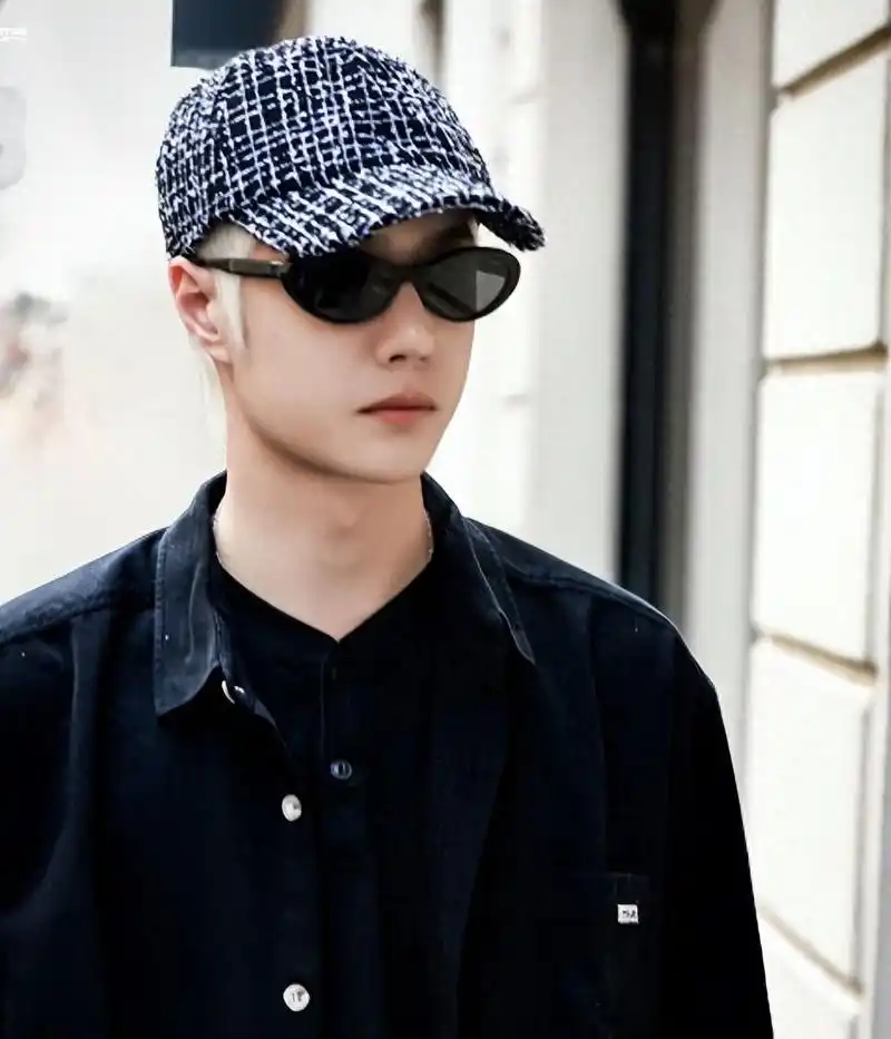 王一博现身巴黎阵仗大!7位助理贴身伺候,自己一分钱都不必花