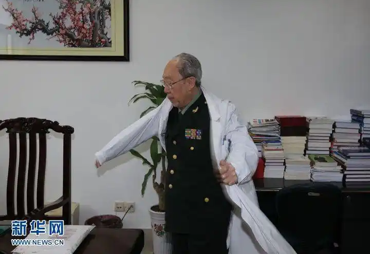 怎样把白大褂或实验服穿得帅气?