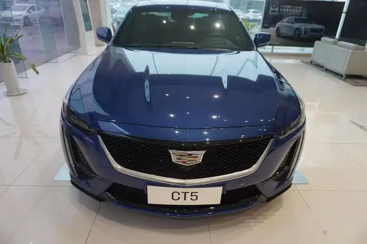 2020款凯迪拉克ct5到店,星空蓝很大气,配定速巡航仅27.97万起_易车