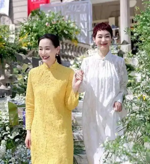 林依轮妻子52岁状态极佳|西华|晓雪|时装周|elle_网易订阅