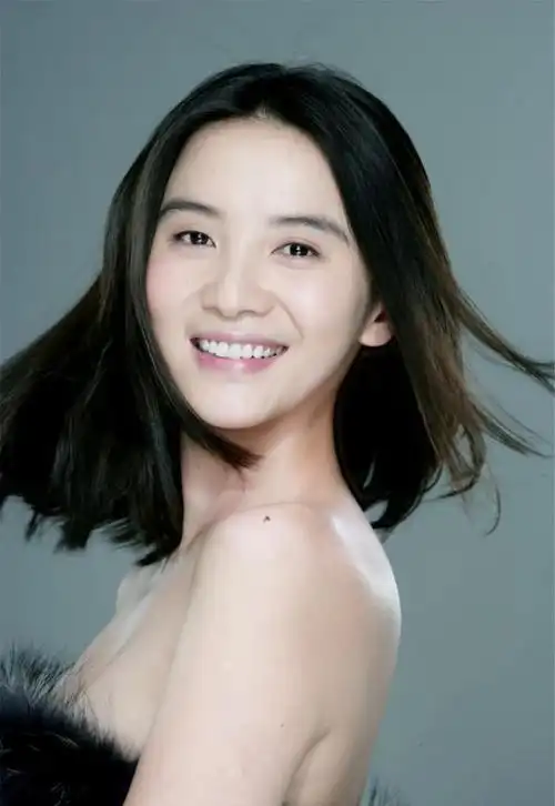 "双面人"小宋佳:疑插足五次婚史导演婚姻,40岁不敢公开恋情