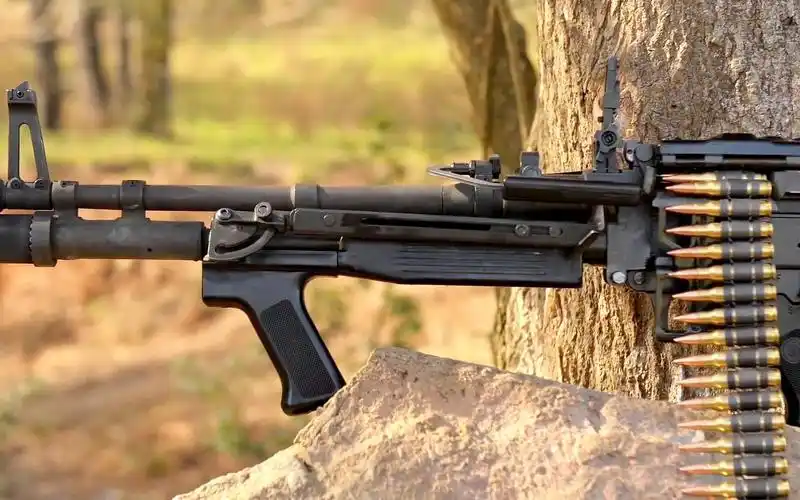 "抄袭之作,多产不衰"的m60通用机枪-德荣光星-世界各国枪械-哔哩哔哩