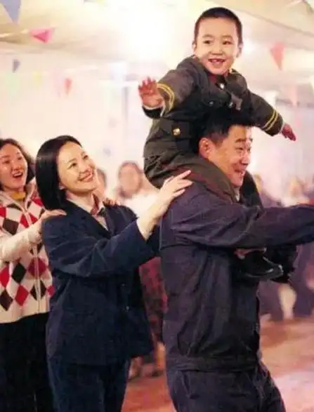 栾树知道了后,一直鼓励她,让她去试试,咏梅这才勇敢地迈出了这一步,也