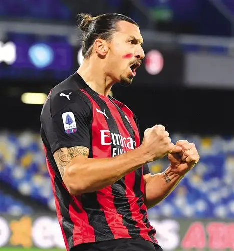 伊布双响 米兰力擒那不勒斯