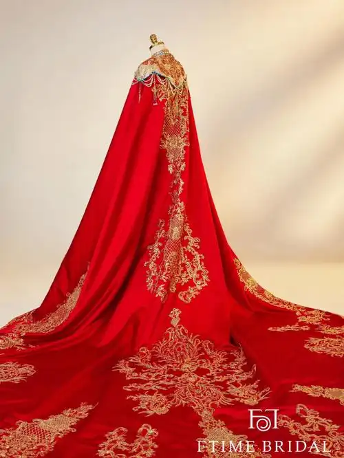 中式嫁衣凤冠霞帔秀禾大拖尾