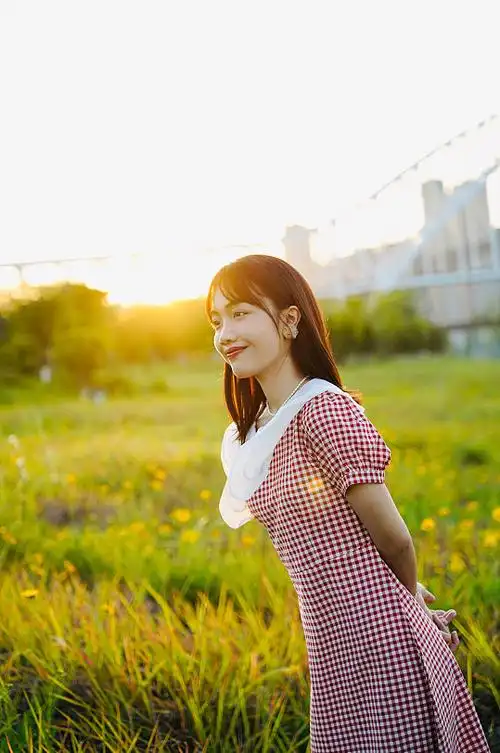 秋天秋季旅游旅行美女人物摄影图