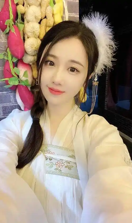 最近"校花"李安琪很火?抓紧来吃瓜了_长相_当代_本人