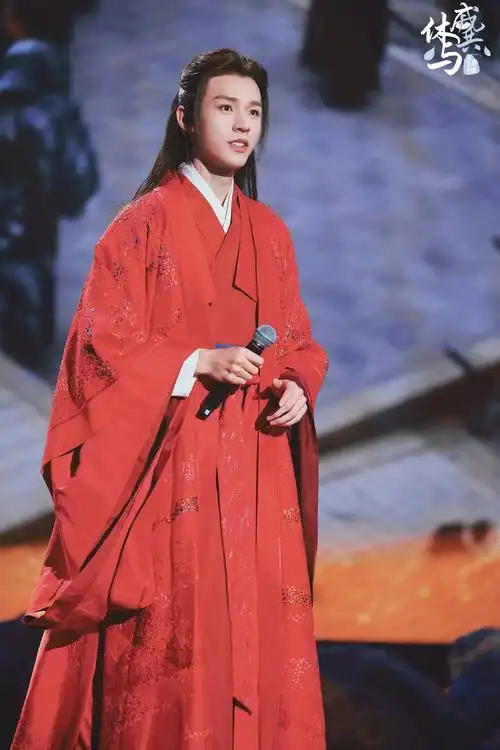 龚俊 cr:休戚与·龚俊 『红衣老温我永远珍藏』