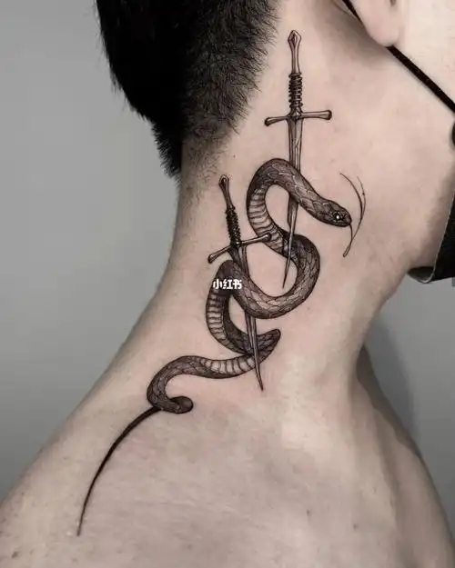 7421six丨脖子暗黑蛇纹身