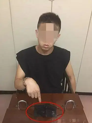 经查,犯罪嫌疑人李某,男,18岁,桂林市全州县人,李某今年刚刚高中