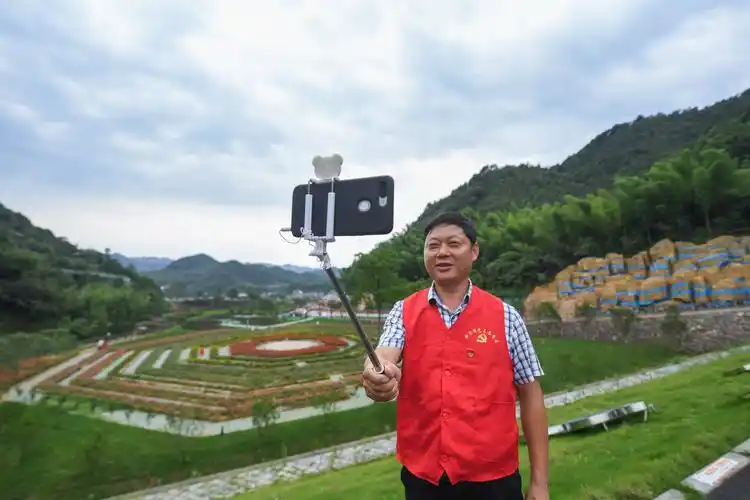 乡镇党员"主播"推介山乡文旅_新登镇