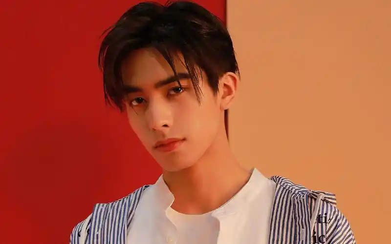 宋威龙阳光帅气时尚写真图片桌面壁纸-大陆明星-手机壁纸下载-美桌网