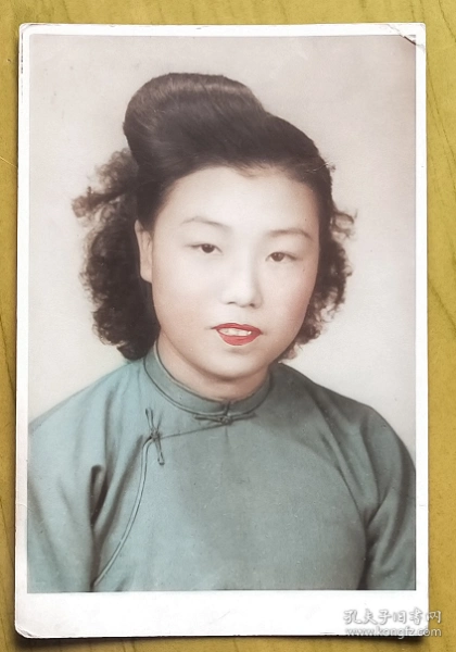 民国老照片:民国旗袍美女——烫头发,手工上色——漂亮!