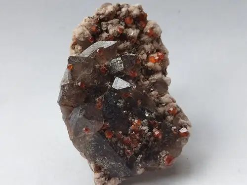 锰铝石榴石芬达石和茶色水晶烟晶共生矿物标本晶体宝石原石原矿石