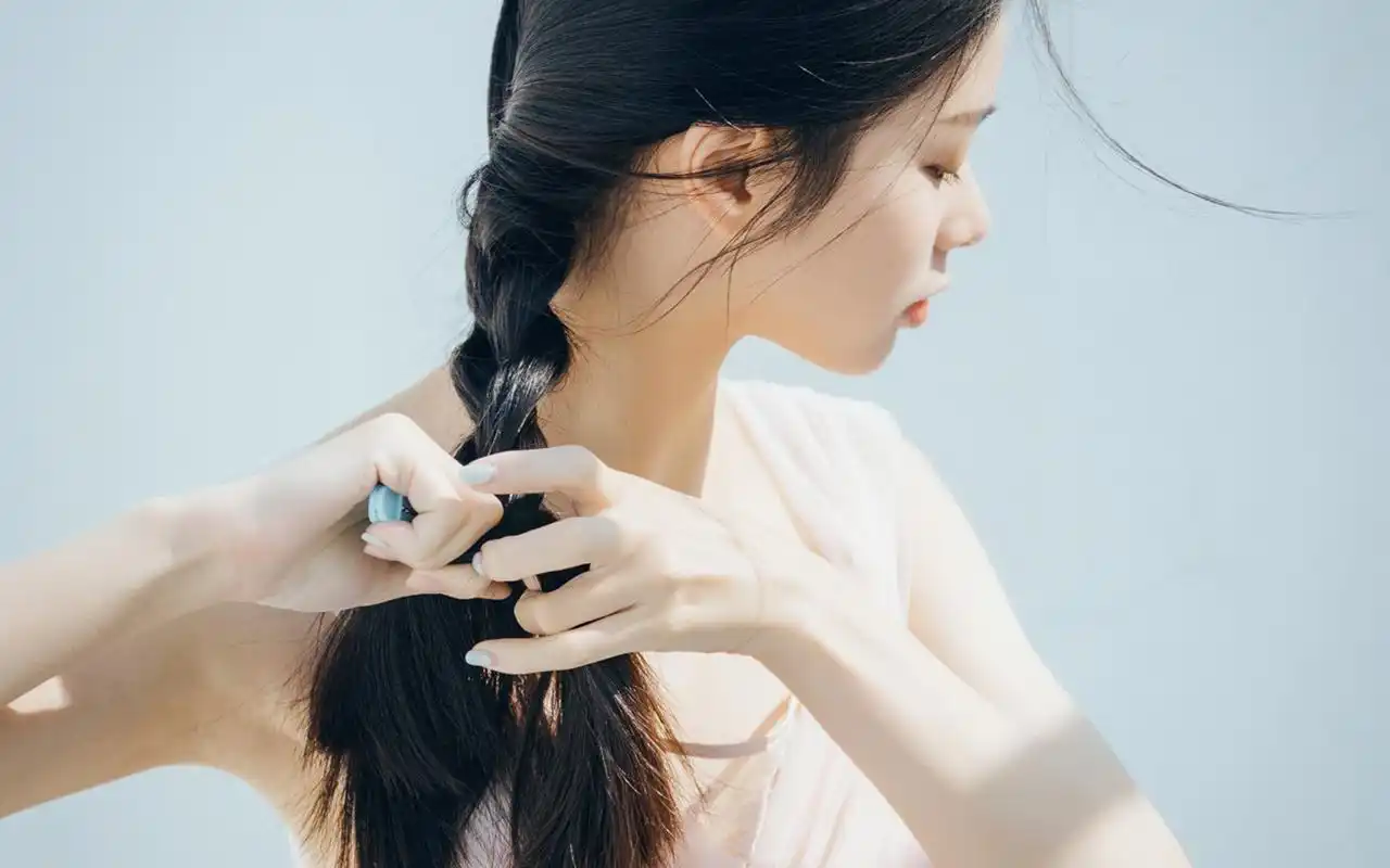 日本美女模特性感写真高清电脑桌面壁纸