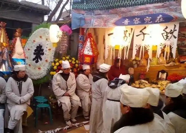 城里死个人冷冷清清农村死个老人葬礼风光热闹你觉得哪样好